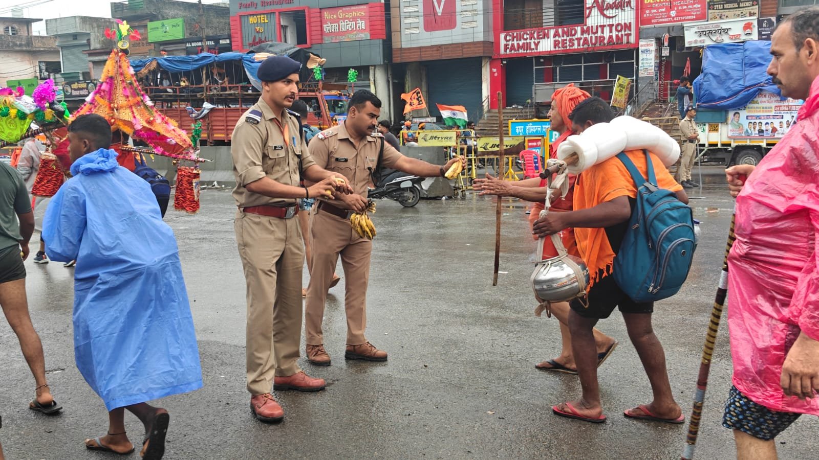 शिव भक्तों की सुरक्षा एवं सेवा में हरिद्वार उत्तराखंड पुलिस हर समय तत्पर। 1 IMG 20260807 WA0008