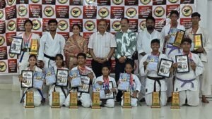 अंतरराष्ट्रीय कराटे प्रतियोगिता में अभिषेक एकेडमी भिलाई के खिलाड़ियों ने 9 स्वर्ण, 7 रजत एवं 4 कांस्य सहित 20 पदक जीतकर बढ़ाया छत्तीसगढ़ और भारत का गौरव 2 IMG 20260809 WA0024