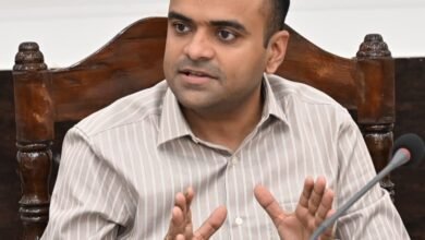 जनपद हो रहे भारी वर्षा के दृष्टिगत जिलाधिकारी मयूर दीक्षित ने डाक कांवड़ियों एवं श्रद्धालुओं से गंगा घाटों पर सतर्कता बरतने की गयी अपील। 15 IMG 20260810 WA0035