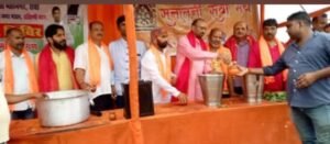 पहाड़ी मंदिर में सनातनी सेवा मंच का सेवा शिविर, श्रद्धालुओं के बीच बांटी गई पूजन सामग्री 2 IMG 20260811 WA0007