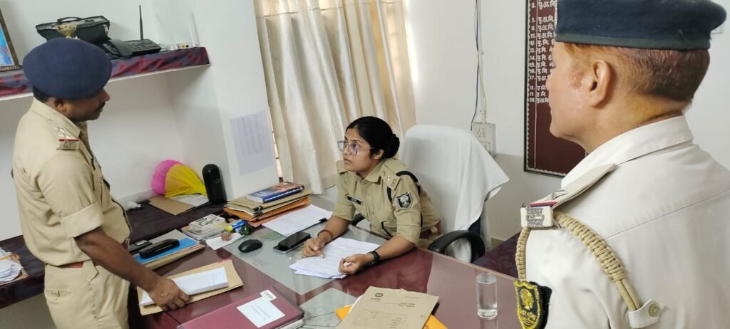 वरीय पुलिस अधीक्षक गया के निर्देशन में पुलिस अधीक्षक ग्रामीण गया द्वारा अतरी थाना का औचक निरीक्षण किया गया l 1 IMG 20260811 WA0100