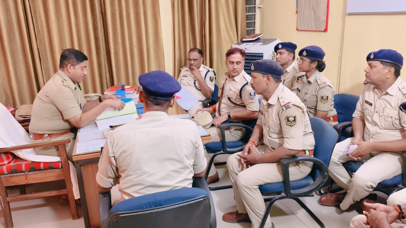 आज नगर पुलिस अधीक्षक गया द्वारा अनुमंडल पुलिस पदाधिकारी वजीरगंज अंतर्गत वजीरगंज थाना का निरीक्षण किया गया l 1 IMG 20260812 WA0247 1