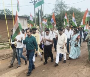 भारतीय जनता पार्टी मंडल मालखरौदा द्वारा आत्मानंद स्कूल के विद्यार्थी के मिलकर तिरंगा यात्रा निकाली गई 2 IMG 20260814 WA0004