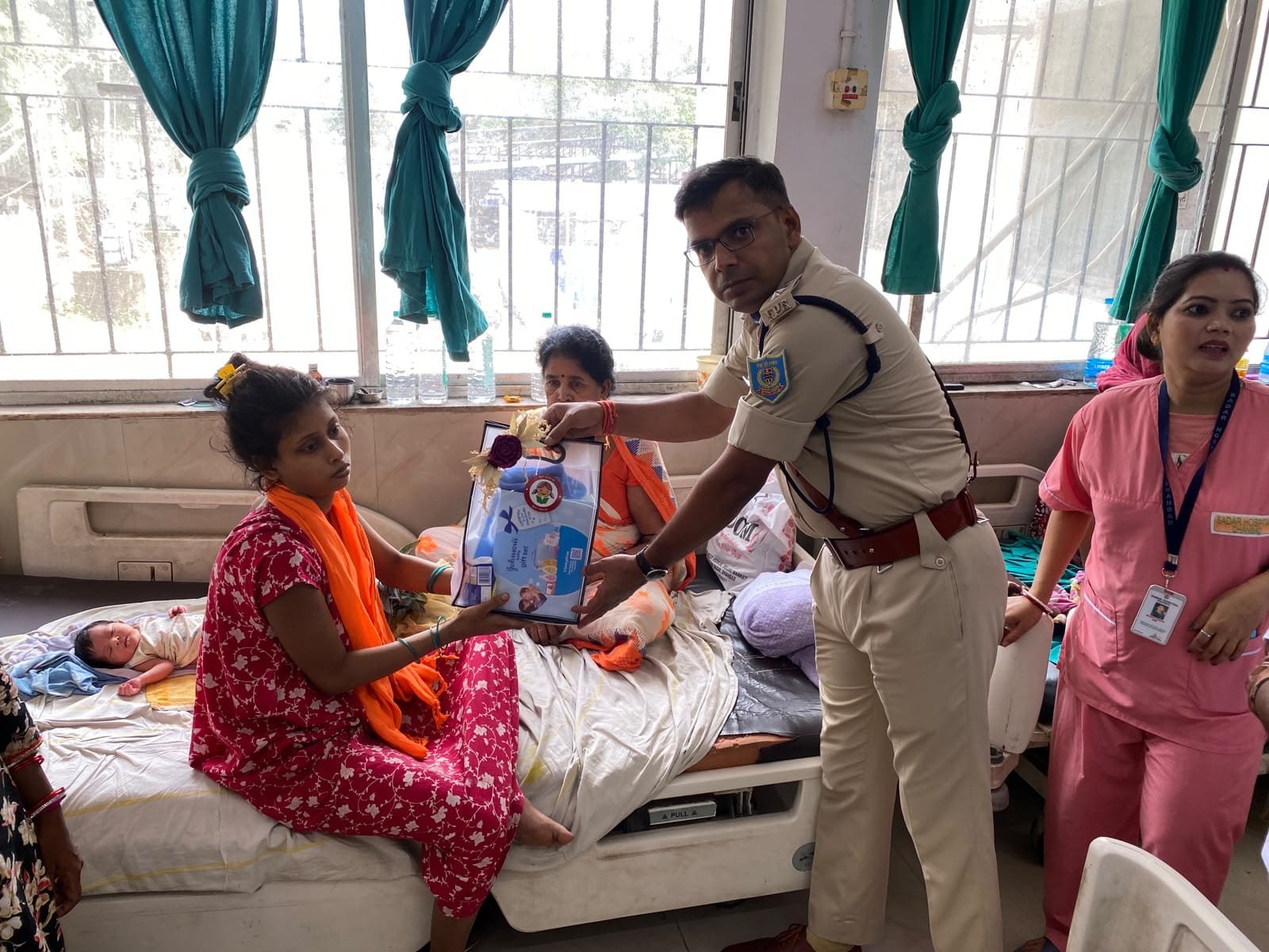 स्वतंत्रता दिवस के अवसर पर उपायुक्त एवं वरीय पुलिस अधीक्षक ने सदर अस्पताल का किया भ्रमण 1 IMG 20260815 WA0782