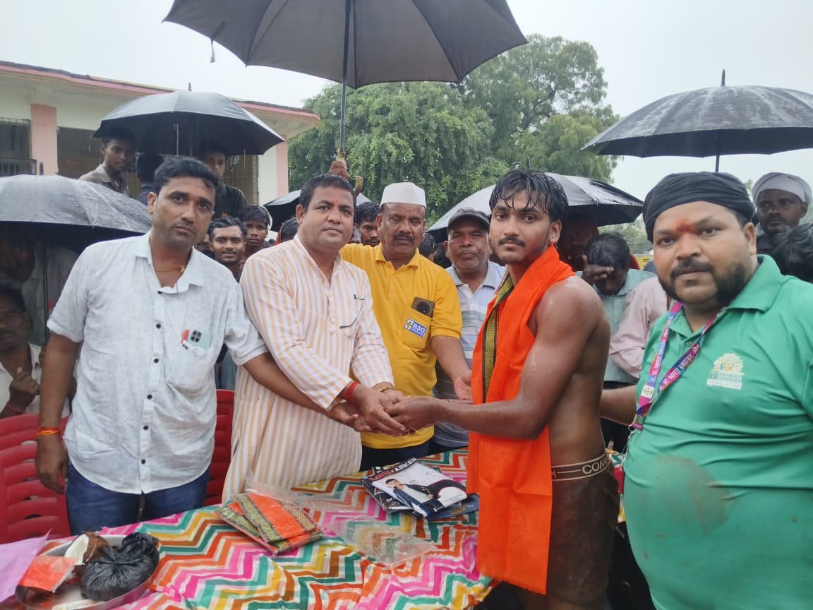 महुली के अखाड़े में पहलवानों ने दिखाया दमखम ,नाग पंचमी पर गूंजा कुश्ती का जयघोष 1 IMG 20260817 WA0122