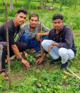 पर्यावरण को बचाने के लिए गांव के तीन लड़के बने मिसल पिंटू बंजारे ने लिया संकल्प 2 IMG 20260818 WA0014 2