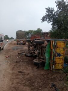 ट्रक और लोडिंग में जबरदस्त भिड़ंत,8 लोगों की मौके पर ही मौत 3 IMG 20260818 WA0018