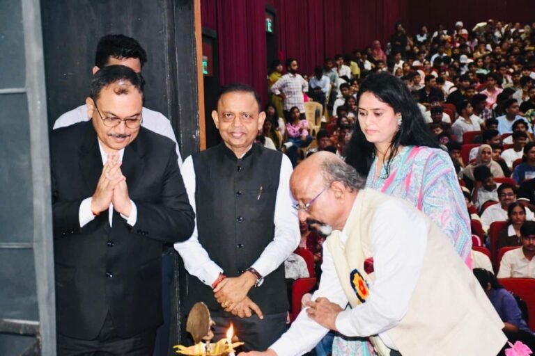 कक्षा 10 में फेल हुए, फिर भी बने कंपनी के CEO; वी.के. जेटली ने विद्यार्थियों को बताए सफलता के चार ‘डी’