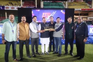 सांसद रमेश अवस्थी ने टॉस कराकर और पारंपरिक ढंग से घंटा बजाने की रस्म के साथ यूपी टी 20 मैच का किया शुभारम्भ 11 IMG 20260829 WA0005