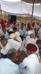 चतराड़ा भाकरी में रतना राम गुजर के पिता श्री स्वर्गिय मेवा राम जी को श्रद्धांजलि देने सैकड़ो लोग निवास पर पहुंचे। 2 IMG20260804120934 01