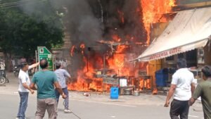 पाली जोधाणा स्वीट में अज्ञात कारणों से लगी आग बड़ा हादसा टला। 4 IMG20260819142511 01