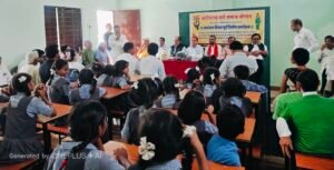 छत्तीसगढ़ सर्व समाज संगठन के दुर्ग संभाग इकाई ने विद्यार्थियों को बांटे बेल्ट, टाई एवं आई. डी. कार्ड : बच्चों के चेहरे खिल उठे 4 IMG 20260801 180606
