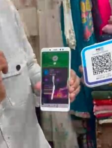 भ्रामक ऑनलाइन पेमेंट का पर्दाफाश: मुंबई के बोरीवली में शातिर ठग का LIVE स्टिंग ऑपरेशन! 2 IMG 20260802 175618 1