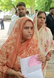 फरसा लेकर दौड़े, युवक ने घर में घुसकर बचाई जान: पीड़िता बोलीं- 10 हजार नहीं देने पर देख लेने की धमकी दी थी। 2 IMG 20260804 192943