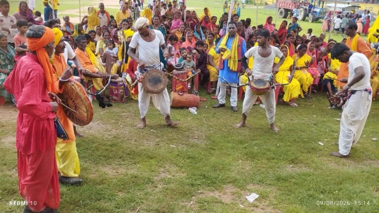 महुली में धूमधाम से मनाया गया विश्व आदिवासी दिवस