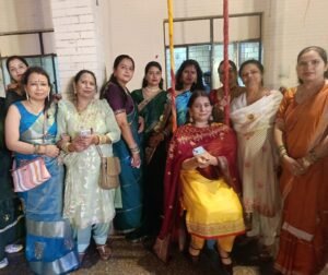 मेहंदी, गीत और संगीत से गूंजा छत्तरपुर का त्यागी चौपाल , महिलाओं ने धूमधाम से मनाया तीज उत्सव 2 IMG 20260814 203401