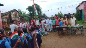 80 व प्राथमिक शाला झीना में तिरंगा यात्रा निकालकर मनाई गई स्वतंत्रता दिवस 2 IMG 20260815 074426