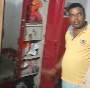 बाउंड्री फांदकर ग्राम प्रधान के घर चोरी, परिवार में दहशत 2 IMG 20260816 145533
