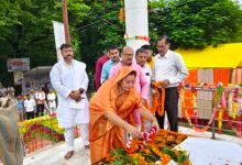 बैरिया बलिदान दिवस पर उमड़ा जनसैलाब, शहीदों को किया नमन 26 IMG 20260818 082226