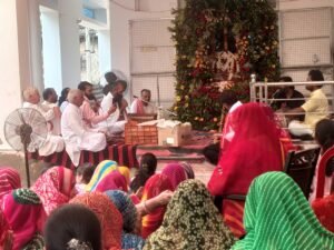धौला में धूमधाम से सम्पन्न हुआ झूला महोत्सव 2026 ,संतों के सान्निध्य में झूले में झूलाए गए ठाकुर जी, उमड़ा श्रद्धालुओं का सैलाब, ब्रह्मपीठाधीश्वर डाकोर धाम,त्रिवेणीधाम, चिमनपुरा व बंगला धाम के संतों का मिला सानिध्य 4 IMG 20260821 124104
