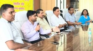 कांठ में पीएम पोषण योजना के तहत रसोइयों का हुआ सम्मान, कैशलेस चिकित्सा व चेक कार्ड किए वितरित 3 IMG 20260823 1224505492