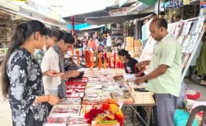 कांठ में रक्षाबंधन पर भाइयों की कलाई पर सजी राखियां, हाईवे पर दिनभर रहा जाम 3 IMG 20260826 1324129612