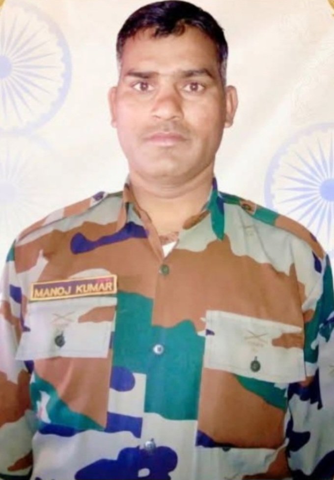 सूबेदार मनोज यादव का सैन्य सम्मान के साथ अंतिम संस्कार, 'अमर रहे' के नारों से गूंजा गांव नगला मनी 3 Screenshot 20260814 151620 Gallery