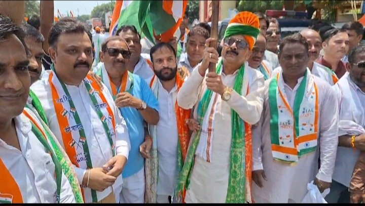 हाथरस सिकंदराराऊ में 'हर घर तिरंगा' अभियान के तहत निकली भव्य तिरंगा यात्रा, विधायक वीरेंद्र सिंह राणा ने कोतवाली से किया शुभारंभ 3 Screenshot 20260814 170333 Gallery