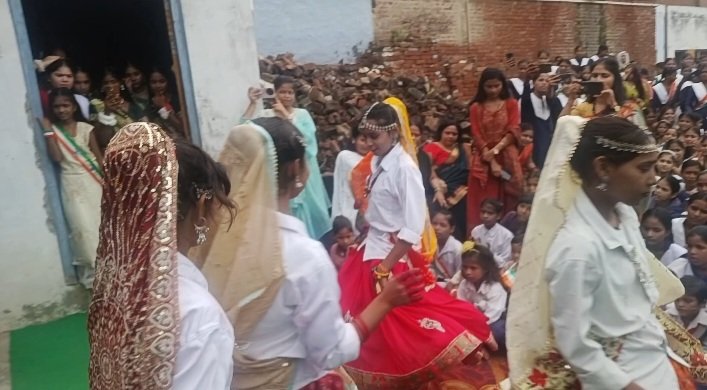 हाथरस पुरदिलनगर स्वतंत्रता दिवस पर देशभक्ति से सरोवर हुआ विद्यालय परिसर बड़े हर्षोल्लास के साथ मनाया गया 80वां स्वतंत्रता दिवस 2 Screenshot 20260817 205929 Video Player