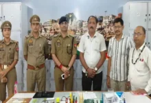 उत्तर प्रदेश सरकार के महत्वाकांक्षी 'मिशन शक्ति फेस 5' (Mission Shakti Phase 5) के तहत वाराणसी के सारनाथ (पैगंबरपुर) स्थित श्रीराम पीजी कॉलेज में छात्राओं के लिए एक विशेष और बेहद महत्वपूर्ण जागरूकता सत्र का आयोजन किया गया। इस सत्र में मुख्य रूप से एसीपी (ACP) ने शिरकत की और छात्राओं को महिला संबंधी अपराधों से बचाव, आत्मरक्षा और कानूनी अधिकारों के प्रति जागरूक किया। 27 d5a244dd1adf74823f110133b08222486ae34b7841fe08ef25df06c601db1878.0