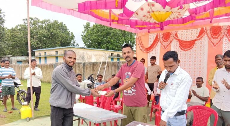 ग्राम कुदरी दौड़ प्रतियोगिता में युवाओं ने दिखाया दमखम वरदान फाऊंडेशन के प्रदेश अध्यक्ष कैलाश अहिरवार ने विजेताओं को किया पुरस्कृत खेल प्रतिभाओं के लिए बड़ी घोषणाएं