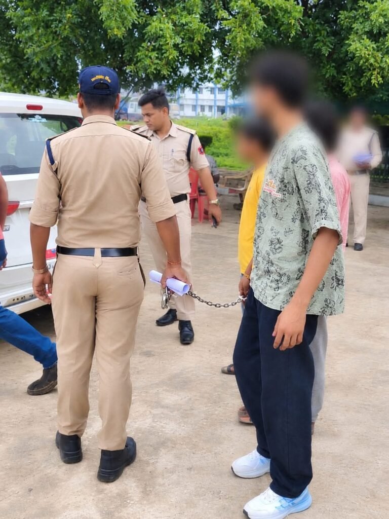रिश्ते की मामी के घर चोरी करने वाला आरोपी अपने साथियों सहित गिरफ्तार, आरोपी सहित तीन व्यक्तियों की संलिप्तता उजागर