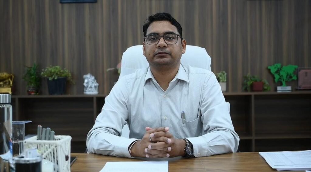 जिला निर्वाचन अधिकारी फलोदी ने 11 सितंबर को मतदाताओं से ज्यादा से ज्यादा मतदान करने की गई अपील 1 जिला निर्वाचन अधिकारी फलोदी ने 11 सितंबर को मतदाताओं से ज्यादा से ज्यादा मतदान करने की गई अपील - फलाैदी, राजस्थान
