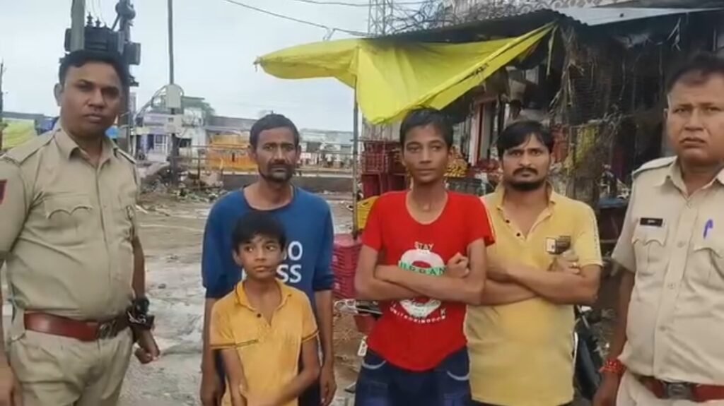 माता-पिता से गुस्सा होकर निकले बालक - DAUSA, राजस्थान
