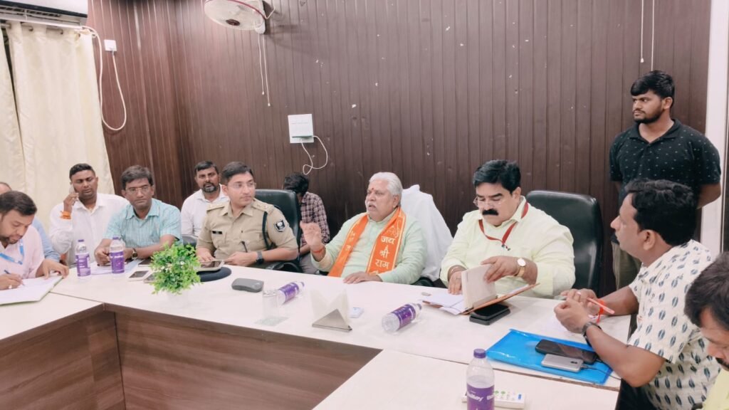 आज बिहार विधानसभा अध्यक्ष डॉ प्रेम कुमार, नगर आयुक्त एवं नगर पुलिस अधीक्षक गया द्वारा जिला अतिथिगृह गया में आगामी पितृपक्ष मेला की तैयारियों को लेकर समीक्षा बैठक की गई l 1 आज बिहार विधानसभा अध्यक्ष डॉ प्रेम कुमार, नगर आयुक्त एवं नगर पुलिस अधीक्षक गया द्वारा जिला अतिथिगृह गया में आगामी पितृपक्ष मेला की तैयारियों को लेकर समीक्षा बैठक की गई l - गया, बिहार