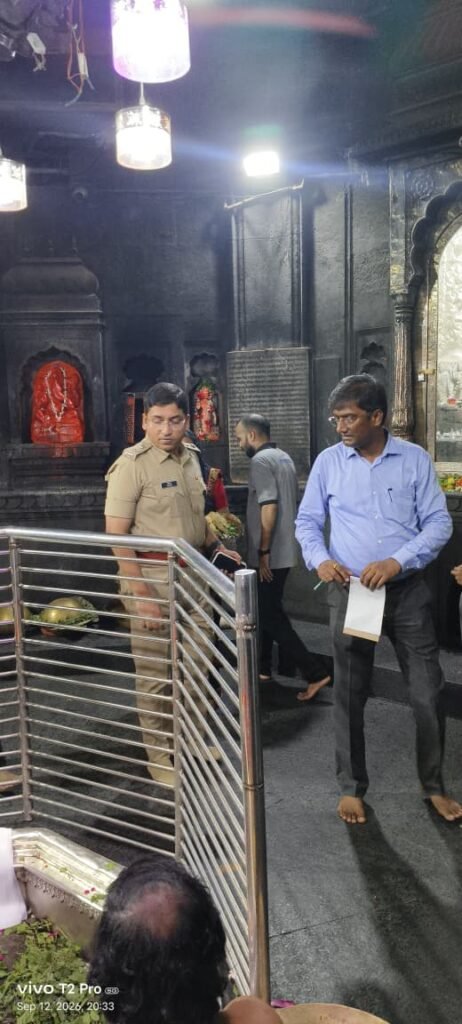 पितृपक्ष मेला 2026के मद्देनजर नगर पुलिस अधीक्षक गया, सदर अनुमंडल पदाधिकारी, प्रखंड विकास पदाधिकारी एवं विष्णुपद थाना प्रभारी द्वारा विष्णुपद मंदिर एवं मंगलागौरी मंदिर का निरीक्षण - गया, बिहार