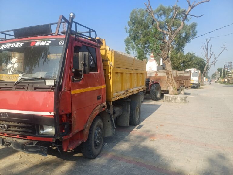 अवैध खनन के खिलाफ लक्सर पुलिस की कार्रवाई, दो वाहन सीज।