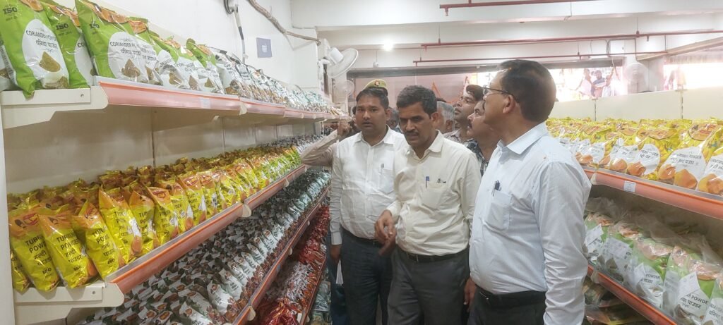 पितृपक्ष मेला 2026की तैयारियों एवं श्रद्धालुओं की सुविधा को लेकर जिलाधिकारी गया, वरीय पुलिस अधीक्षक w, अपर जिलाधिकारी गया एवं पुलिस उपाधीक्षक द्वारा सीताकुंड मंदिर का l निरीक्षण 1 पितृपक्ष मेला 2026की तैयारियों एवं श्रद्धालुओं की सुविधा को लेकर जिलाधिकारी गया, वरीय पुलिस अधीक्षक w, अपर जिलाधिकारी गया एवं पुलिस उपाधीक्षक द्वारा सीताकुंड मंदिर का l निरीक्षण - गया, बिहार