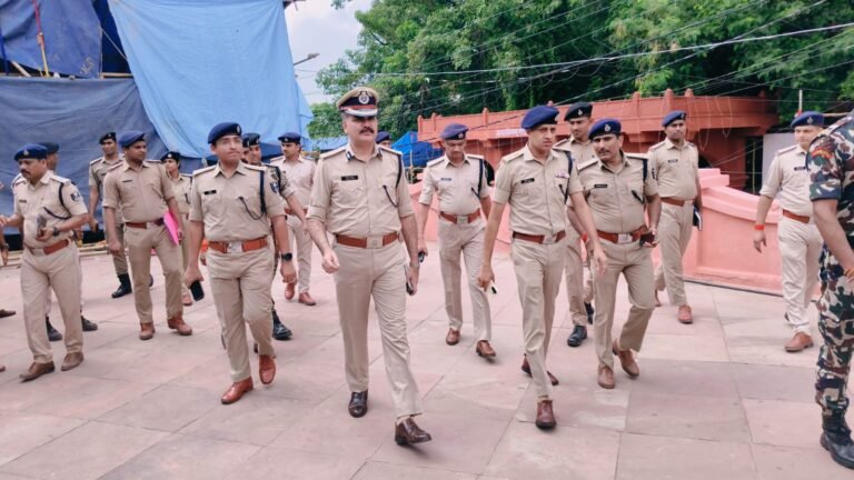 आज पुलिस महानिरीक्षक, मगध क्षेत्र, गया, वरीय पुलिस अधीक्षक, गया एवं नगर पुलिस अधीक्षक गया द्वारा आगामी पितृपक्ष मेला 2026के मद्देनजर विष्णुपद मंदिर परिसर का निरीक्षण किया गया l