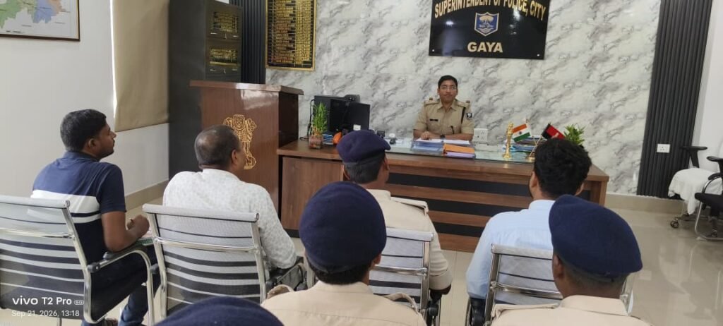 आज नगर पुलिस अधीक्षक गया द्वारा पुलिस कार्यालय गया में आगामी पितृपक्ष मेला 2026के मद्देनजर मीडिया सेल के पुलिस पदाधिकारियों/कर्मियों के साथ समीक्षा बैठक की गई l 1 आज नगर पुलिस अधीक्षक गया द्वारा पुलिस कार्यालय गया में आगामी पितृपक्ष मेला 2026के मद्देनजर मीडिया सेल के पुलिस पदाधिकारियों/कर्मियों के साथ समीक्षा बैठक की गई l - गया, बिहार