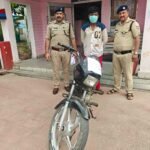 ऑपरेशन प्रहार के तहत: हरिद्वार पुलिस की बड़ी कार्रवाई, चोरी की मोटरसाइकिल के साथ आरोपी गिरफ्तार।