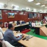 पितृपक्ष मेला को लेकर नियंत्रण कच्छ में प्रतिनियुक्त पदाधिकारियों एवं कर्मियों की जिलाधिकारी ने की ब्रीफिंग l