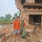 आंखों के सामने गिरा घरौंदा, बिलख पड़ा परिवार नगला भूपाल में गिरा दो मंजिला मकान।