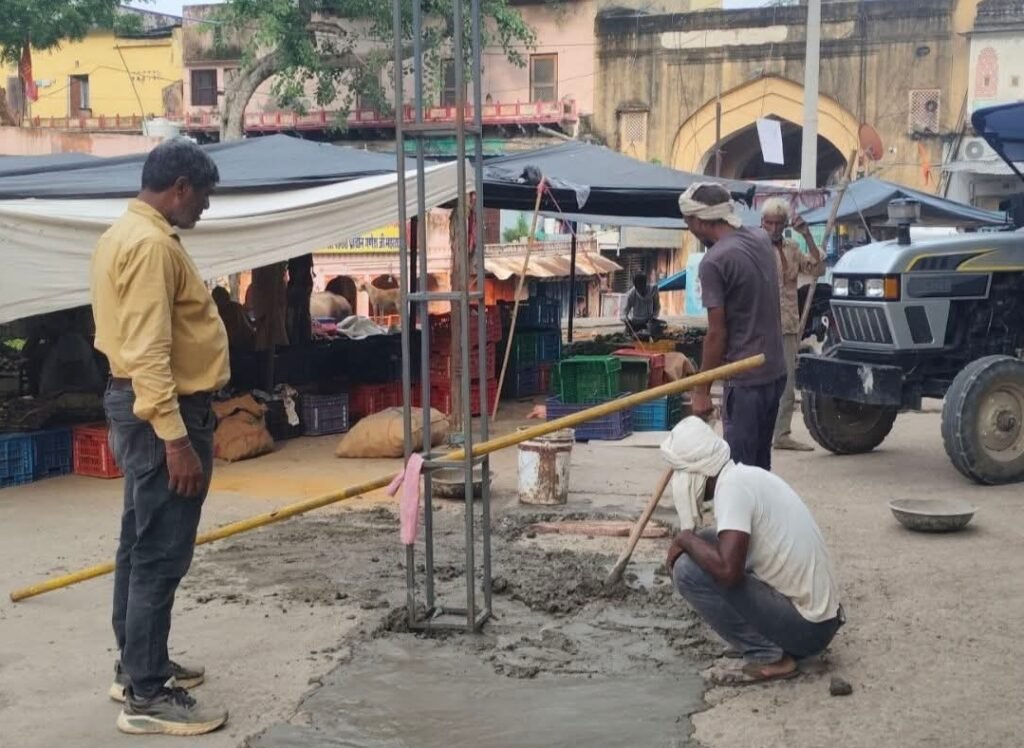 अलवर राजस्थान सीएम के दौरे से पहले, वर्षो पुराने रोड गड्डे सीमेंट कांक्रीट से भरे 1 अलवर राजस्थान सीएम के दौरे से पहले, वर्षो पुराने रोड गड्डे सीमेंट कांक्रीट से भरे - ALWAR, राजस्थान