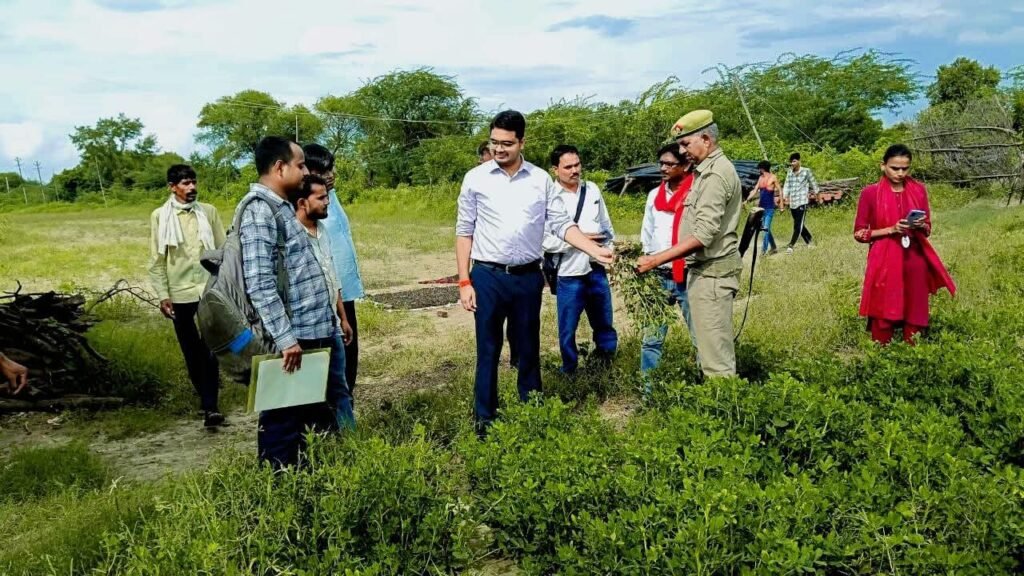 अतिवृष्टि के कारण जनपद महोबा में हुए,फसलों के नुक्सान का संयुक्त टीम द्वारा सर्वे कर 1 अतिवृष्टि के कारण जनपद महोबा में हुए,फसलों के नुक्सान का संयुक्त टीम द्वारा सर्वे कर - MAHOBA, उत्तर प्रदेश