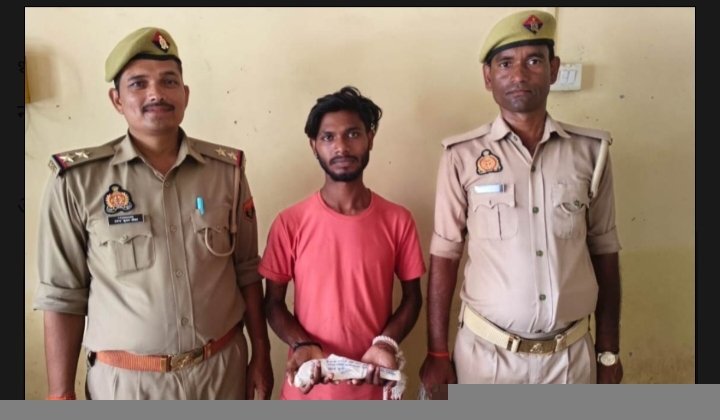 थाना चरखारी पुलिस टीम द्वारा अवैध तमंचा व जिन्दा कारतूस के साथ 01 नफर अभियुक्त को किया गया गिरफ्तार।