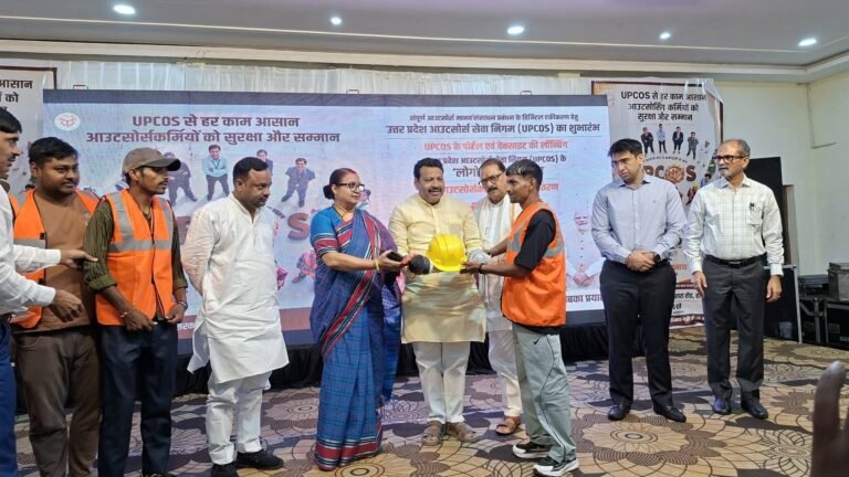 श्रम विभाग द्वारा संचालित BOCW के लाभार्थियों को चेक एवं सफाई कर्मियों को किट वितरण