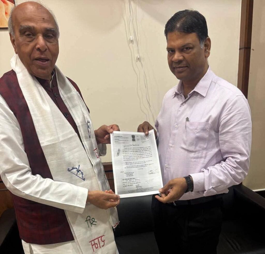डुमरियागंज सांसद जगदम्बिका पाल ने लखनऊ में सीएम सचिव से की मुलाकात, डिड़ई-सेमरहना-पथरा बाजार मार्ग के चौड़ीकरण की उठाई मांग 1 डुमरियागंज सांसद जगदम्बिका पाल ने लखनऊ में सीएम सचिव से की मुलाकात, डिड़ई-सेमरहना-पथरा बाजार मार्ग के चौड़ीकरण की उठाई मांग - SIDDHARTHNAGAR, उत्तर प्रदेश