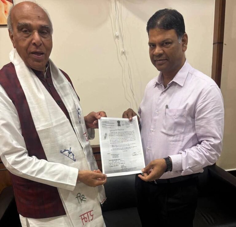 डुमरियागंज सांसद जगदम्बिका पाल ने लखनऊ में सीएम सचिव से की मुलाकात, डिड़ई-सेमरहना-पथरा बाजार मार्ग के चौड़ीकरण की उठाई मांग
