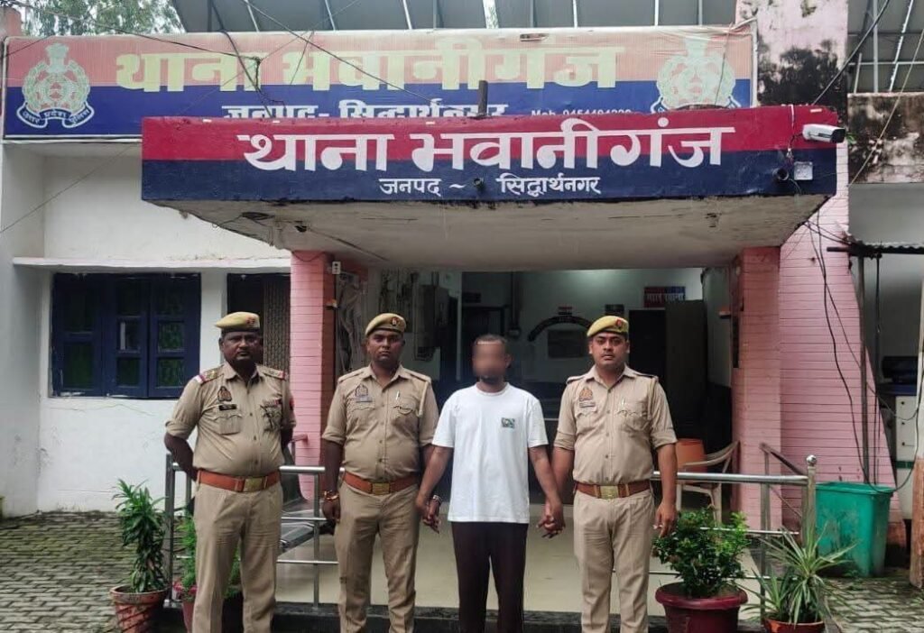 दहेज हत्या के मामले में वांछित आरोपी गिरफ्तार, कोर्ट भेजा गया 1 दहेज हत्या के मामले में वांछित आरोपी गिरफ्तार, कोर्ट भेजा गया - SIDDHARTHNAGAR, उत्तर प्रदेश